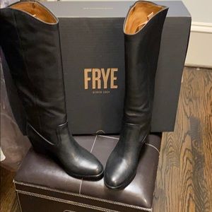 Frye Jolene pull on boots